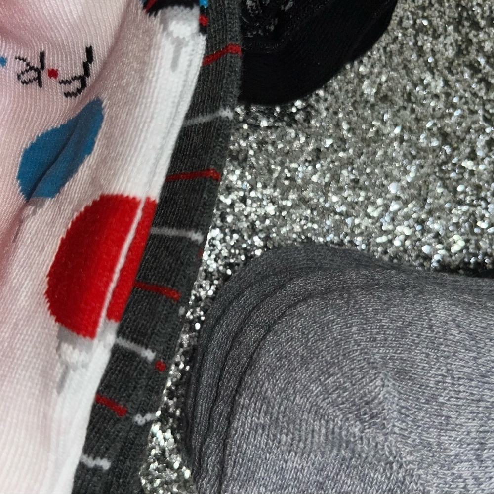 16 Pair of selection of Adidas / Friends socks bundle - Picture 10 of 13